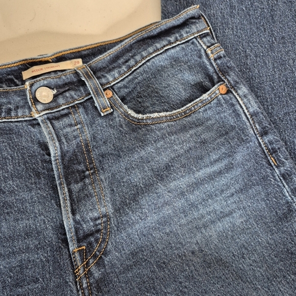 Levi's Women's Wedgie Straight Leg Button-Fly Raw Hem Ankle Jeans - Size 29W-26L - Picture 5 of 16